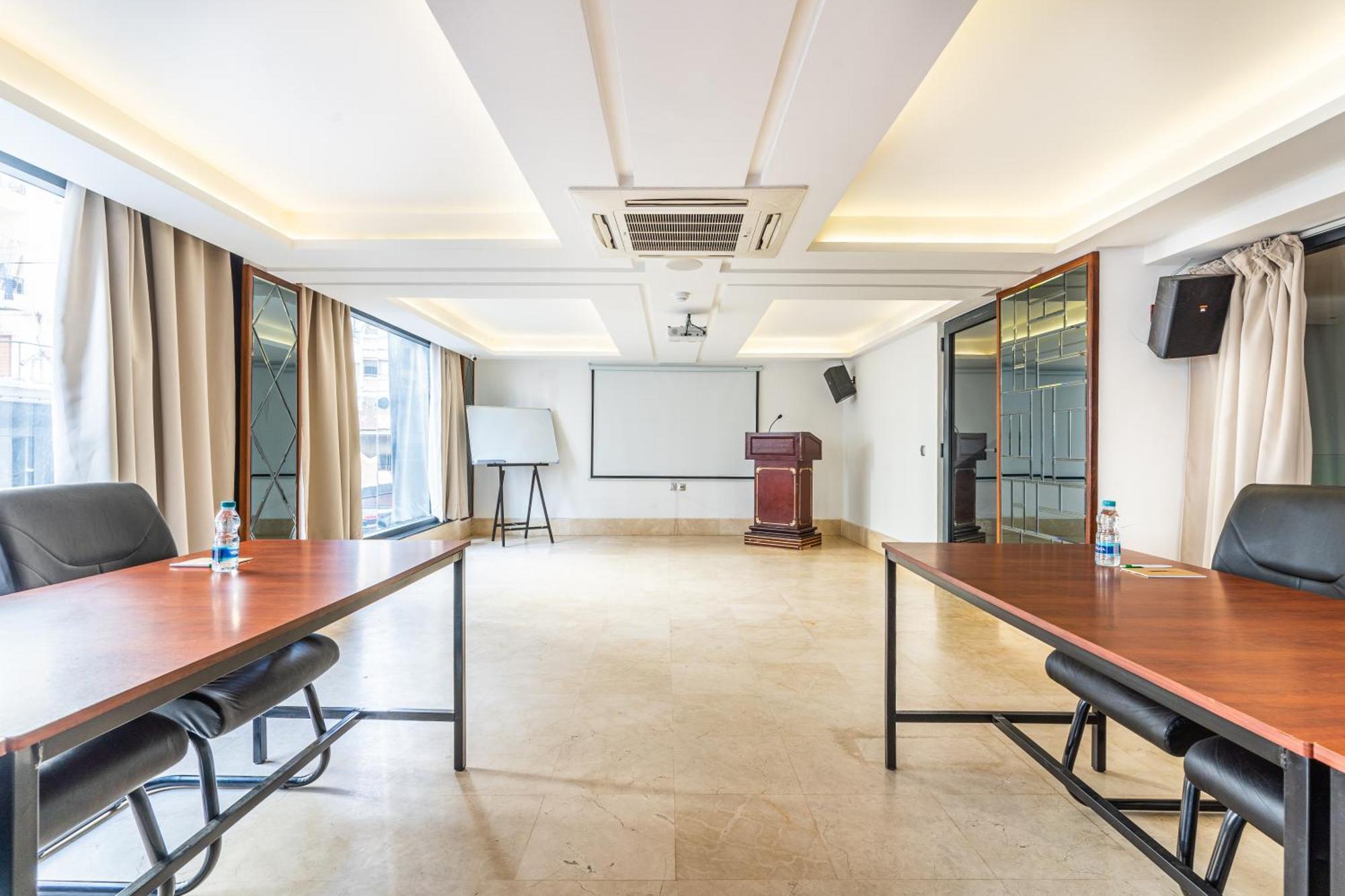 One Hotel الدار البيضاء المظهر الخارجي الصورة Meeting room