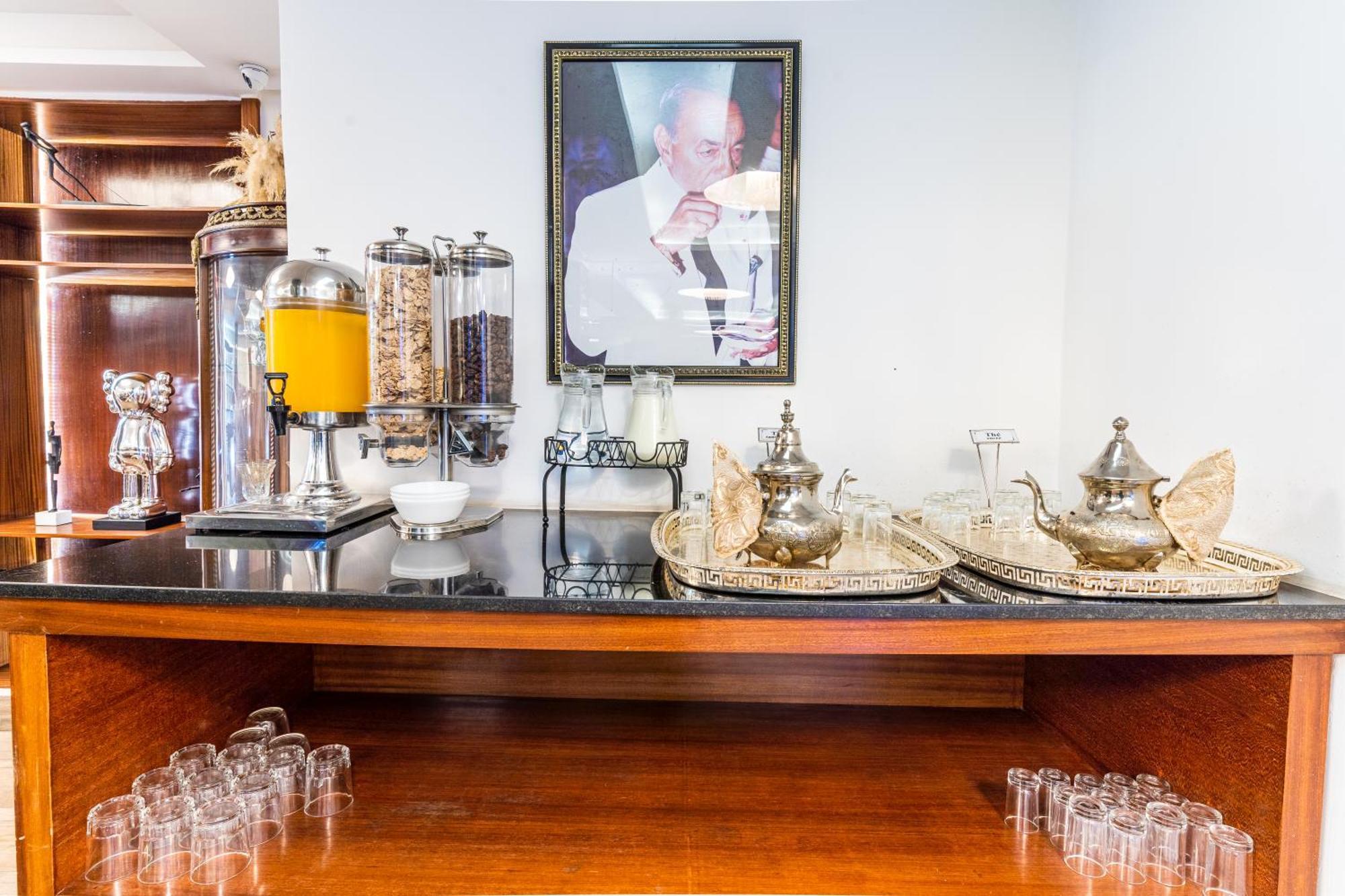 One Hotel الدار البيضاء المظهر الخارجي الصورة A picture of the late Chef Antonino Galea at the breakfast counter at the Westin Palace, St. Petersburg, Russia