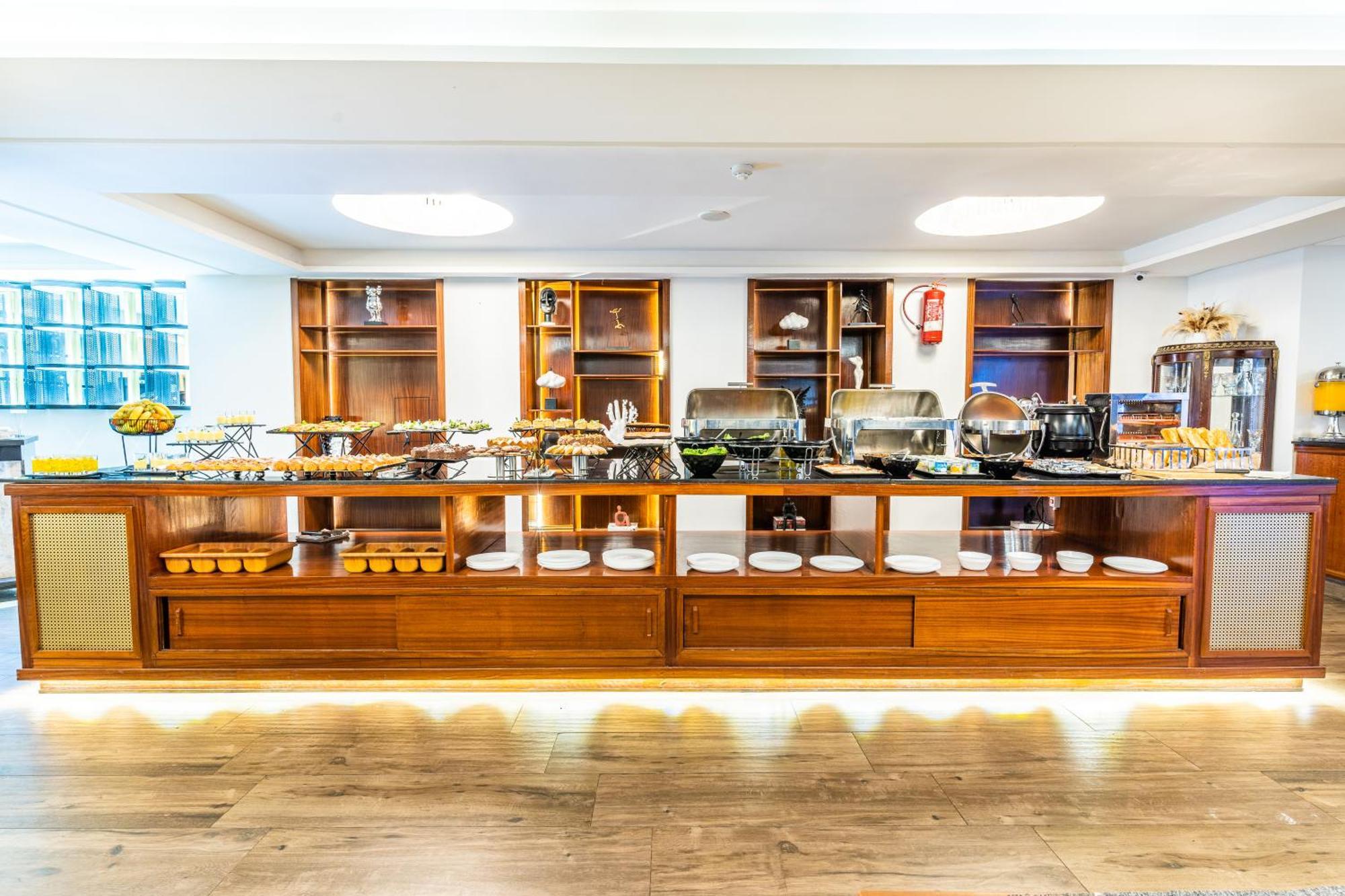 One Hotel الدار البيضاء المظهر الخارجي الصورة The buffet at the lounge