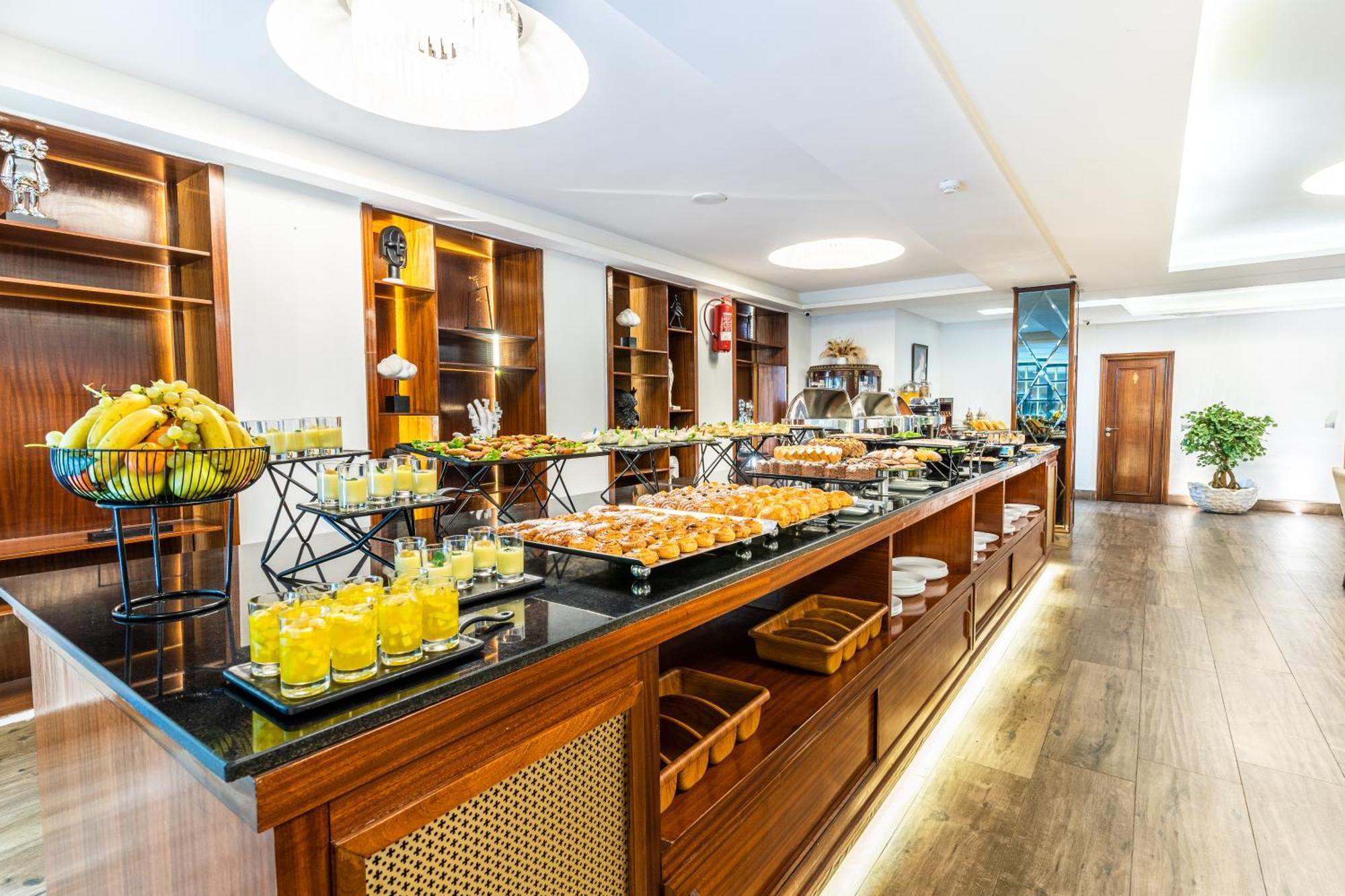 One Hotel الدار البيضاء المظهر الخارجي الصورة The buffet at the airport