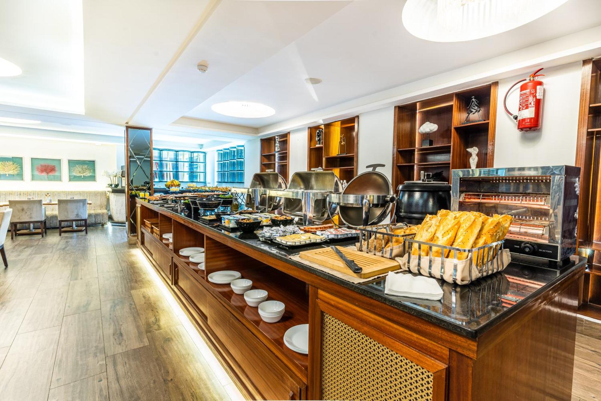 One Hotel الدار البيضاء المظهر الخارجي الصورة The buffet at the lounge